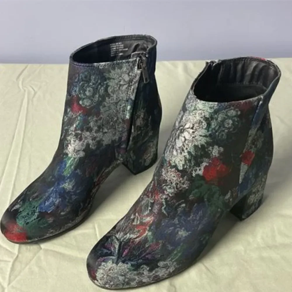 Zigi Soho 8.5 Floral Ankle Boots